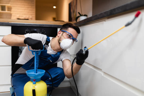 Best Exterminator Services  in Oakfield, WI